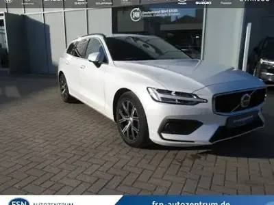 Usata Volvo V60 Core 163 CV (119 kW) 2024 Bianco Station wagon