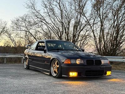 Usata BMW 323 M Sport 170 CV (125 kW) 1996 Viola Coupé