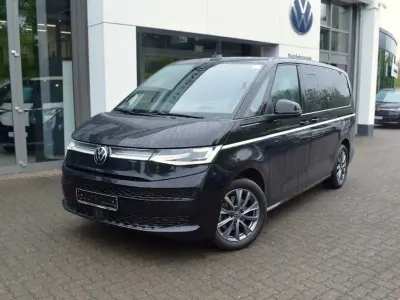 Gebraucht VW T7 Style 150 PS (110 kW) 2024 Schwarz Van