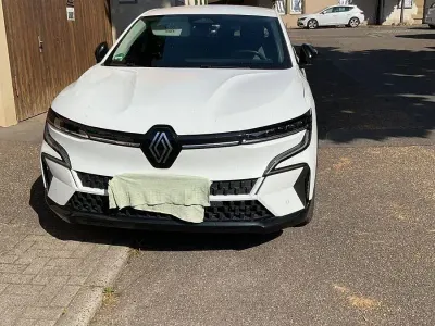 Gebraucht Renault Megane E-Tech 160 kW (218 PS) 2022 Weiß Limousine