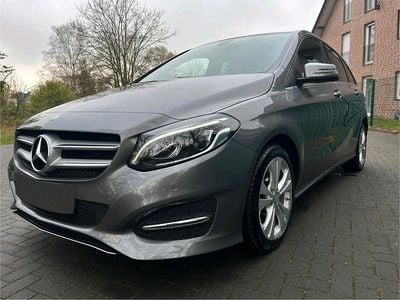 Usata Mercedes B200 156 CV (114 kW) 2016 Grigio Monovolume