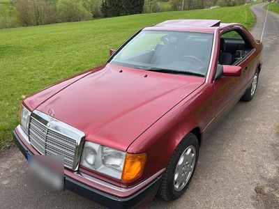 Second-hand Mercedes 230 132 CP (97 kW) 1991 Roșu Coupe