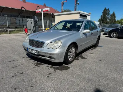 Second-hand Mercedes C200 115 CP (84 kW) 2002 Argintiu Berlinǎ