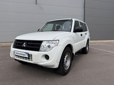 Second-hand Mitsubishi Pajero Inform 200 CP (147 kW) 2014 Alb SUV