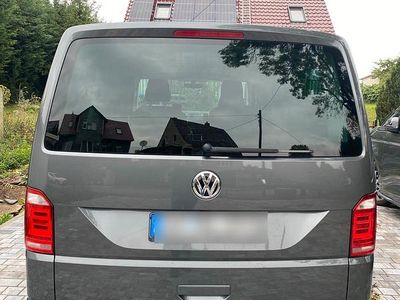 Grau Gebraucht 2019 VW Multivan Van | 33.900 € (Guter Preis)