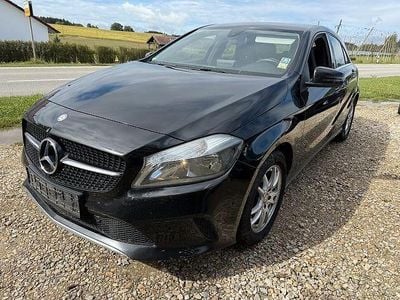 Gebraucht Mercedes A180 122 PS (89 kW) 2016 Schwarz Limousine