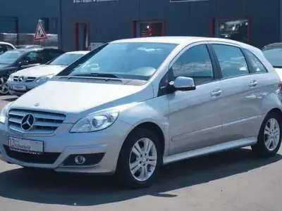 Gebraucht Mercedes B180 116 PS (85 kW) 2011 Silber Kleinwagen