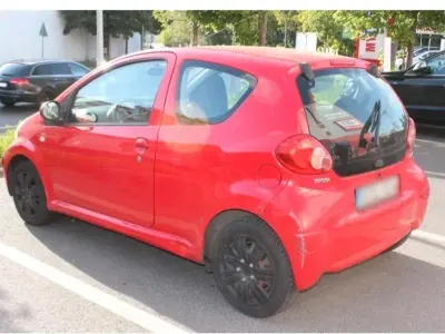 Brugt Toyota Aygo 50 HK (36 kW) 2005 Rød Hatchback