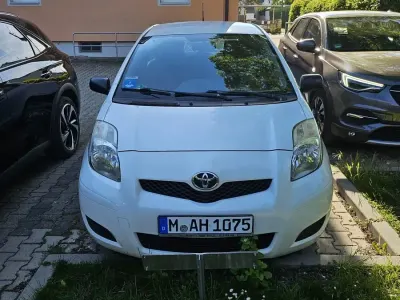 Gebraucht Toyota Yaris 69 PS (50 kW) 2009 Weiß Kleinwagen