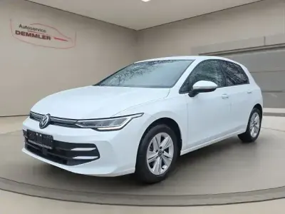 Używany VW Golf VIII Goal 150 KM (110 kW) 2025 Biały Sedan/Limuzyna