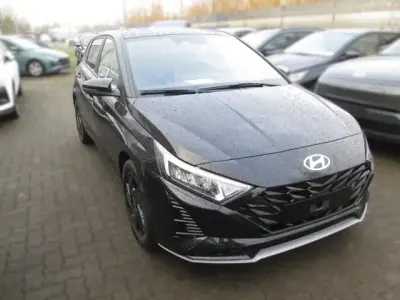 Neu Hyundai i20 Blackline 90 PS (66 kW) 2026 Schwarz Kleinwagen