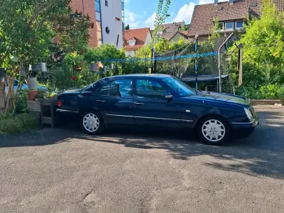 Gebraucht Mercedes E320 224 PS (164 kW) 1999 Blau Limousine