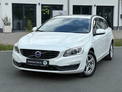 Gebraucht Volvo V60 Business Edition 150 PS (110 kW) 2016 Weiß Kombi