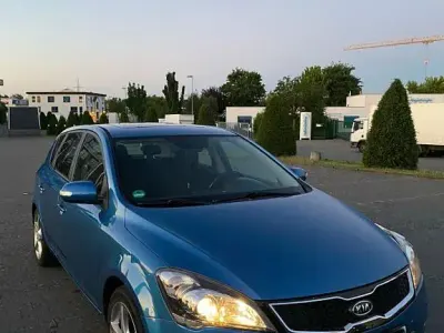 Gebraucht Kia Ceed 125 PS (91 kW) 2010 Blau Kleinwagen