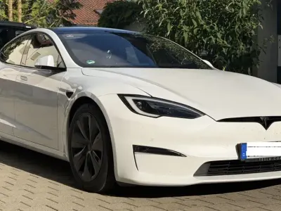 Gebraucht Tesla Model S Plaid 759 kW (1033 PS) 2023 Weiß Kleinwagen