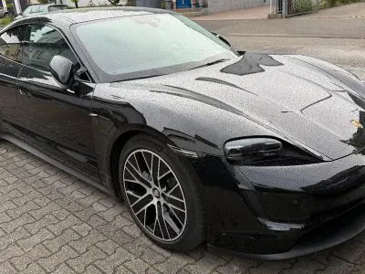Gebraucht Porsche Taycan Performance Package 350 kW (476 PS) 2023 Schwarz Limousine