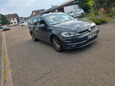 Gebraucht VW Golf VII Comfortline 118 PS (86 kW) 2019 Grau Kombi
