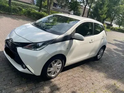 Gebraucht Toyota Aygo 69 PS (50 kW) 2017 Weiß Kleinwagen