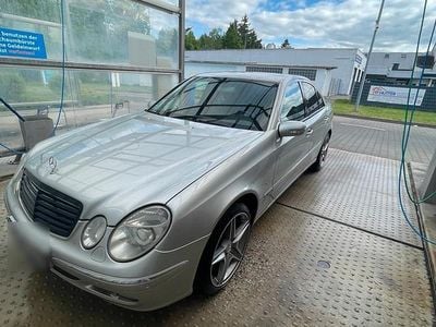 Gebraucht Mercedes E240 177 PS (130 kW) 2002 Silber Limousine