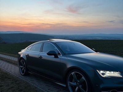 Usado Audi V8 Ambiente 540 HP (397 kW) 2013 Cinzento Sedan