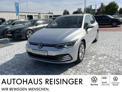 Gebraucht VW Golf VIII Life 150 PS (110 kW) 2022 Reflexsilber Kombi