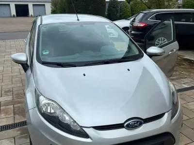 Usata Ford Fiesta Trend 82 CV (60 kW) 2009 Argento Berlina
