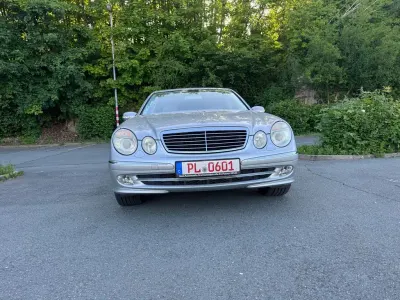 Gebraucht Mercedes E240 Avantgarde 177 PS (130 kW) 2003 Grau Limousine