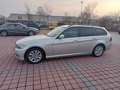 Gebraucht BMW 320 177 PS (130 kW) 2009 Silber Kombi