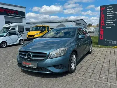 Używany Mercedes A180 Style 122 KM (89 kW) 2013 Niebieski Sedan/Limuzyna