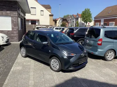 Gebraucht Toyota Aygo x-style 72 PS (52 kW) 2020 Schwarz Kleinwagen
