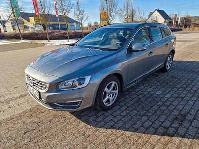 Gebraucht Volvo V60 Momentum 190 PS (139 kW) 2017 Grau Kombi