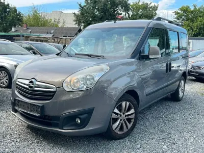 Gebraucht Opel Combo Edition 105 PS (77 kW) 2012 Braun Van / Kleinbus