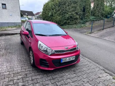 Gebraucht Kia Rio DREAM-TEAM Edition 84 PS (61 kW) 2016 Rot Kleinwagen