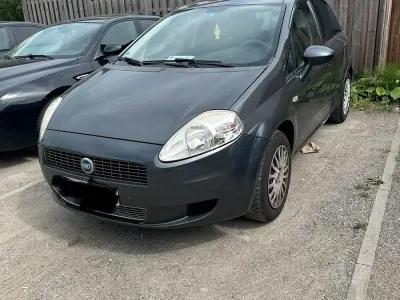 Gebraucht Fiat Grande Punto 77 PS (56 kW) 2009 Grau Kleinwagen
