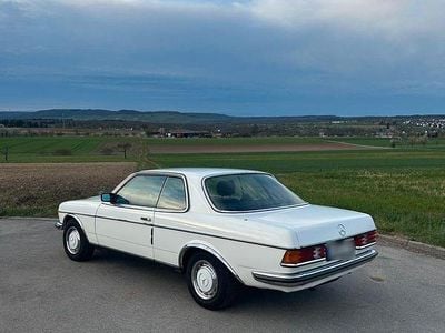 Gebraucht Mercedes 230 136 PS (100 kW) 1980 Weiß Coupé