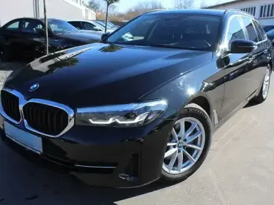 Gebraucht BMW 520 Sport Line 190 PS (139 kW) 2023 Schwarz Limousine