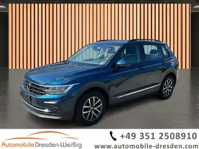 Gebraucht VW Tiguan Life 150 PS (110 kW) 2023 Blau nightshade blue metallic (metallic) SUV