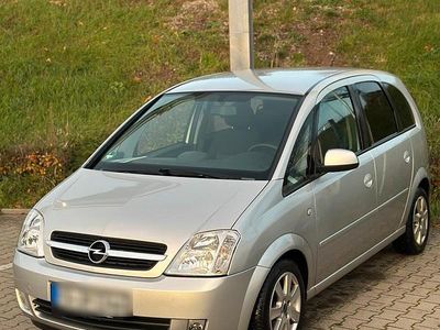 Grau Gebraucht 2004 Opel Meriva Van / Kleinbus | 2.250 € (Fairer Preis)