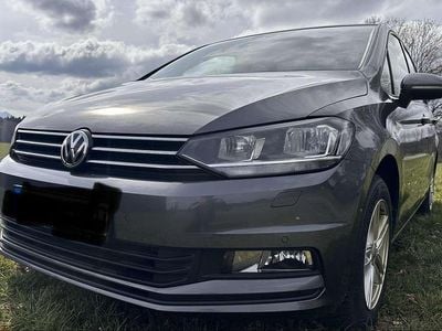 Gebraucht VW Touran Comfortline 150 PS (110 kW) 2016 Grau Van / Kleinbus