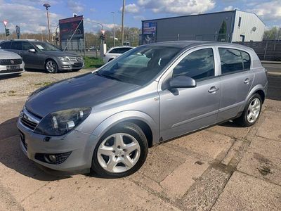 Używany Opel Astra Innovation 116 KM (85 kW) 2008 Srebrny Sedan/Limuzyna