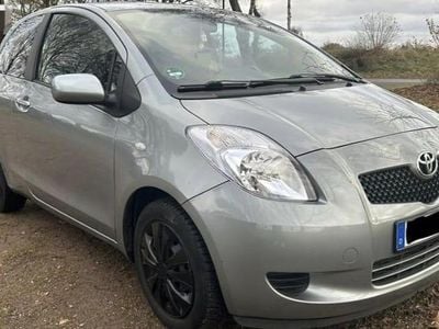 Silber Gebraucht 2007 Toyota Yaris Kleinwagen | 2.499 € (Fairer Preis)