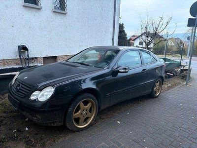 Gebraucht Mercedes C180 129 PS (94 kW) 2001 Schwarz Coupé