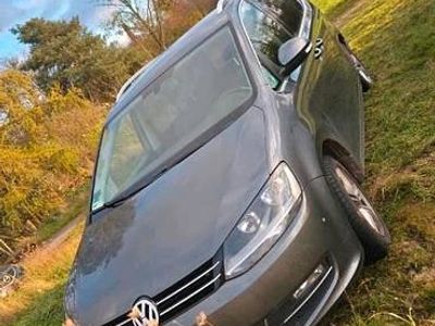 Second-hand VW Sharan 170 CP (125 kW) 2011 Argintiu Monovolum