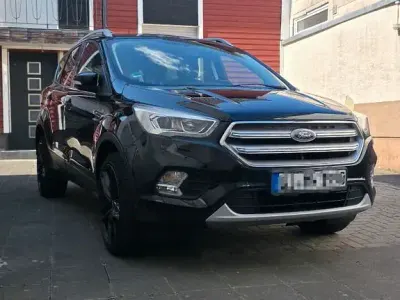 Gebraucht Ford Kuga Titanium 120 PS (88 kW) 2017 Schwarz SUV