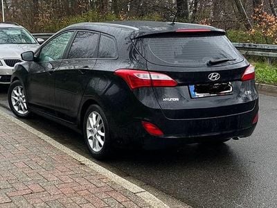 Schwarz Gebraucht 2015 Hyundai i30 Kombi | 8.000 € (Etwas zu teuer)