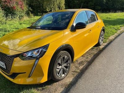 Gebraucht Peugeot e-208 Allure 100 kW (136 PS) 2023 Gelb Kleinwagen