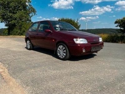 Gebraucht Ford Fiesta 73 PS (53 kW) 1993 Violet Kleinwagen