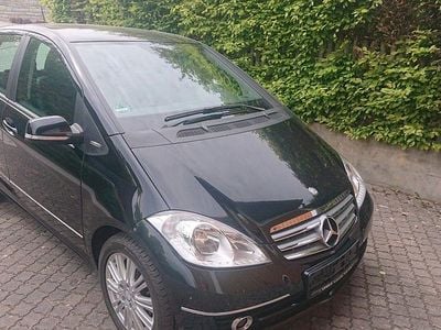 Usata Mercedes A180 Elegance 116 CV (85 kW) 2011 Nero Utilitaria