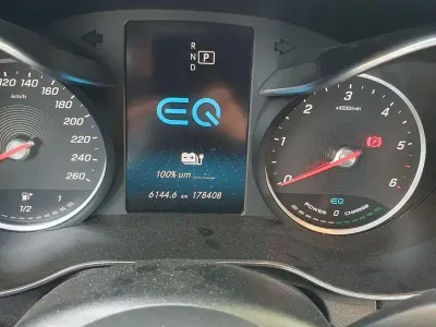 Używany Mercedes C300e AMG 306 KM (225 kW) 2019 Czarny Kombi