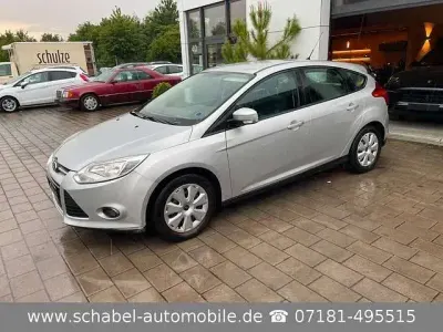 Gebraucht Ford Focus Trend 105 PS (77 kW) 2011 Polarsilber metallic Limousine